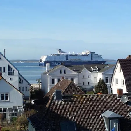 Apartment Schöne Kleine Ferienwohnung Mit Großer Dachterrasse Und Ostseeblick