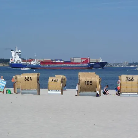 Schöne Kleine Ferienwohnung Mit Großer Dachterrasse Und Ostseeblick Apartment Laboe