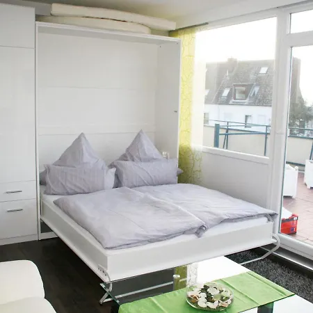 Schöne Kleine Ferienwohnung Mit Großer Dachterrasse Und Ostseeblick Laboe